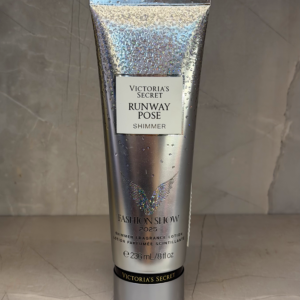 Crema Corporal Runway Pose Shimmer (Fashhion Show 2025) De Victoria's Secret 236ML